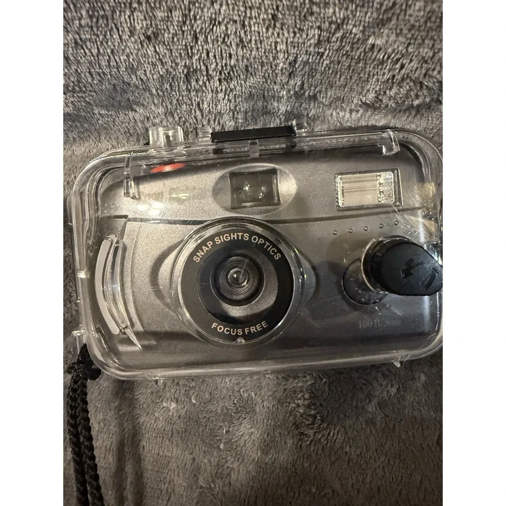 Intova Snap Sights Focus Free Underwater Diving Film Camera with Protective Case